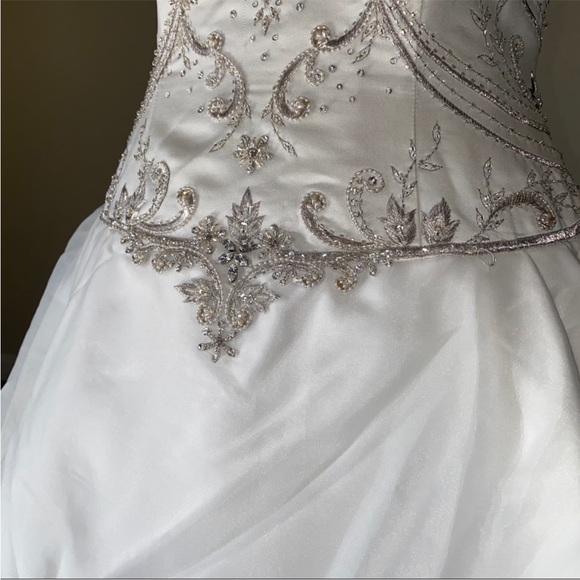 Strapless wedding dress size 12 - Picture 4 of 14